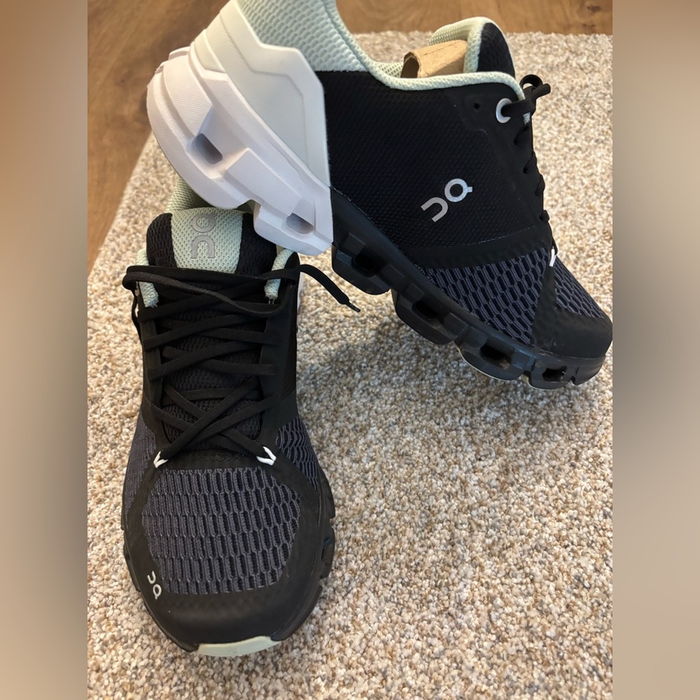 NEW! Women’s On Cloud shoes size 7 black mint green and white